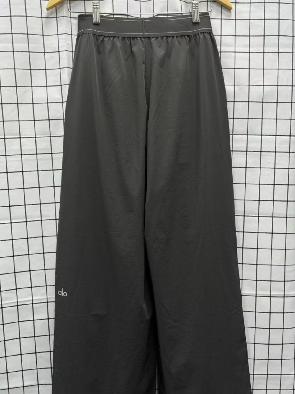 NWT ALO Yoga Women's Dark Grey Suit Pants  Comfortable Fit🏃‍♀️Regular Size 🛋️ - Picture 3 of 7